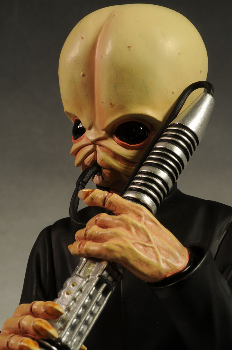Figrin D'an mini-bust collectible by Gentle Giant