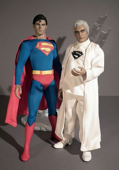 Review and photos of Superman Christopher Reeve sixth scale figure by Hot  Toys