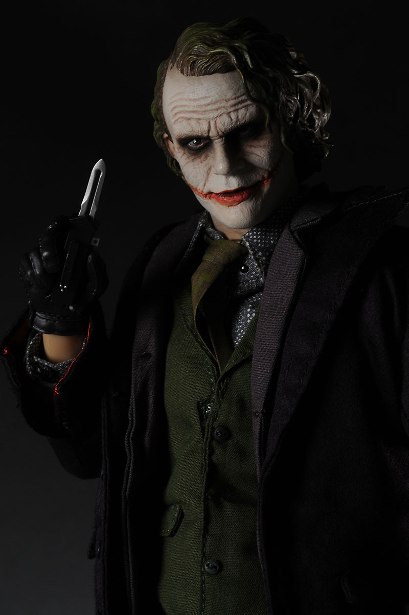 Hot Toys Dark Knight Joker action figure