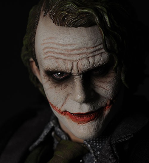 Hot Toys Dark Knight Joker action figure