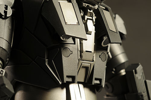 War Machine Iron Man 2 sixth scale action figure by Hot Toys