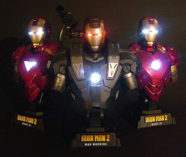 Iron Man 2 Iron Man War Machine busts by Hot Toys