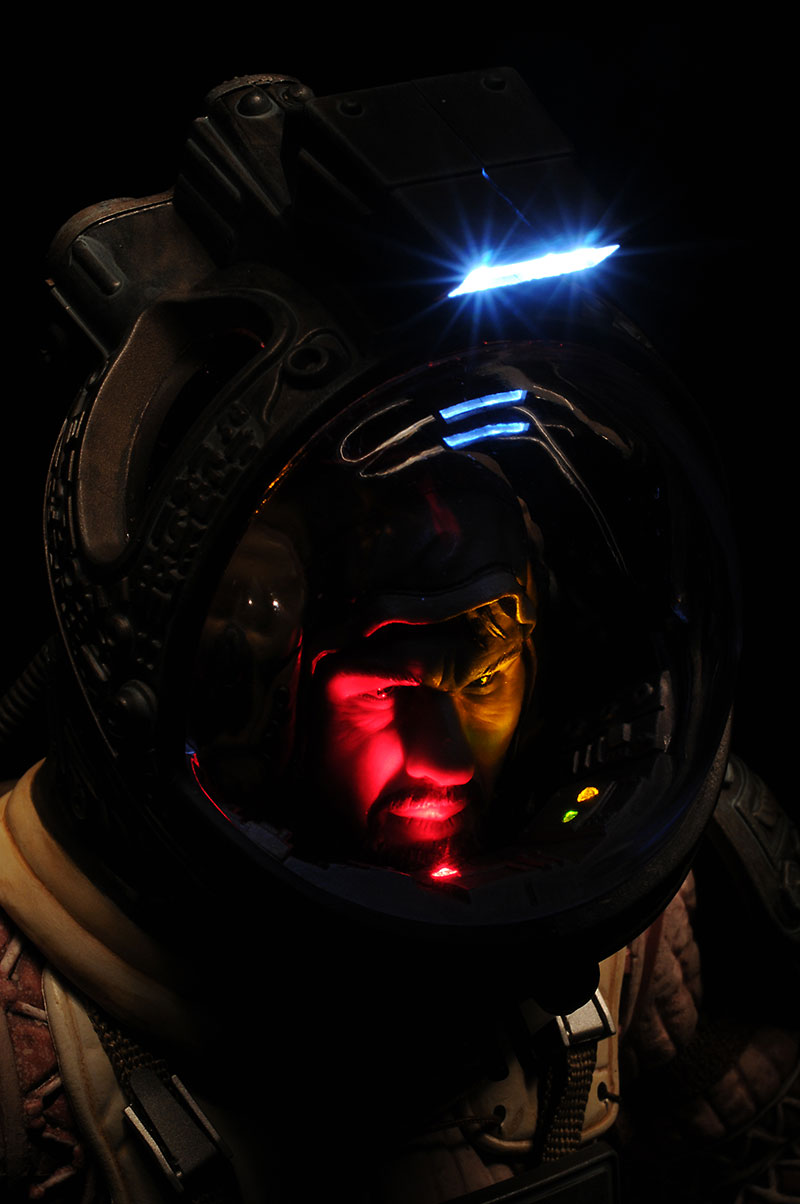 Hot Toys Aliens Kane and Dallas action figures