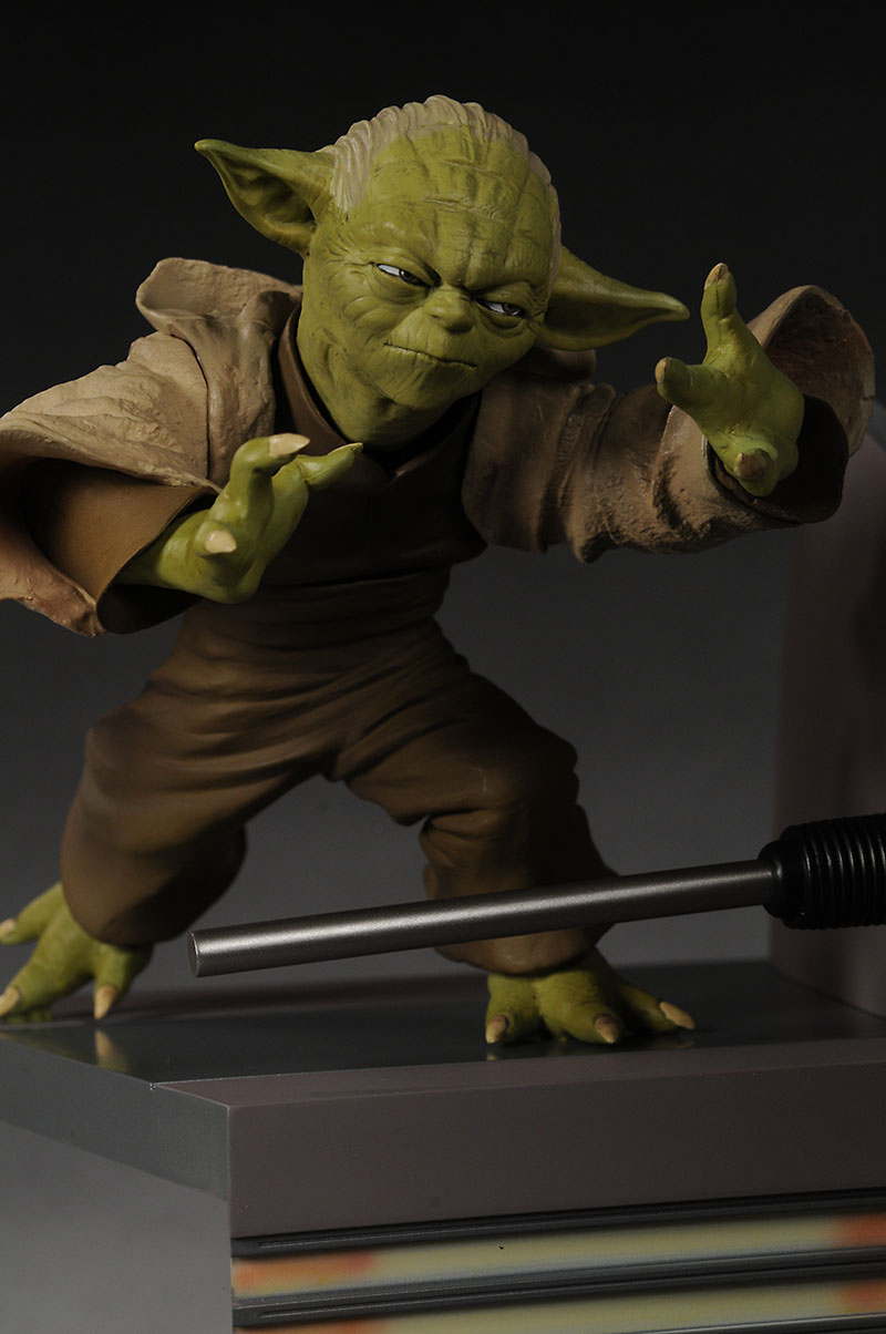 Yoda versus the Emperor Palpatine diorama statue by kotobukiya