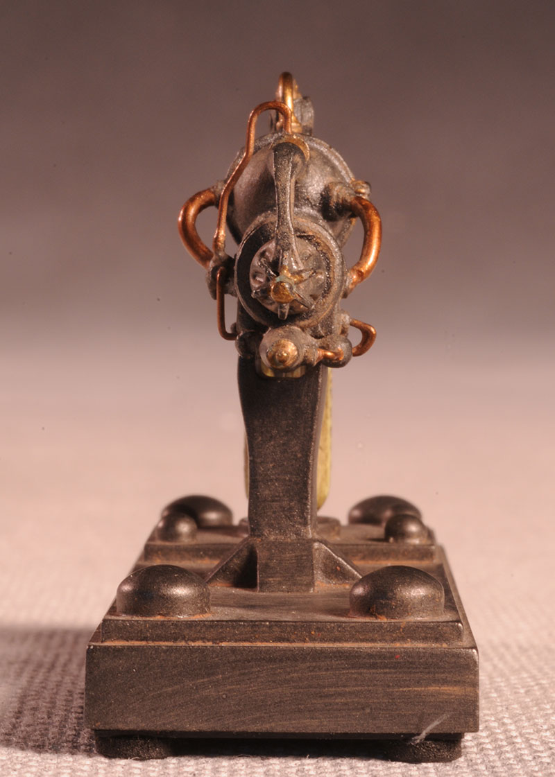 Victorious Mongoose miniature pistol by Weta