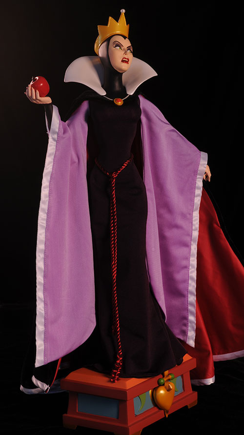 Evil Queen Snow White Disney Premium Format Statue by Sideshow Collectibles