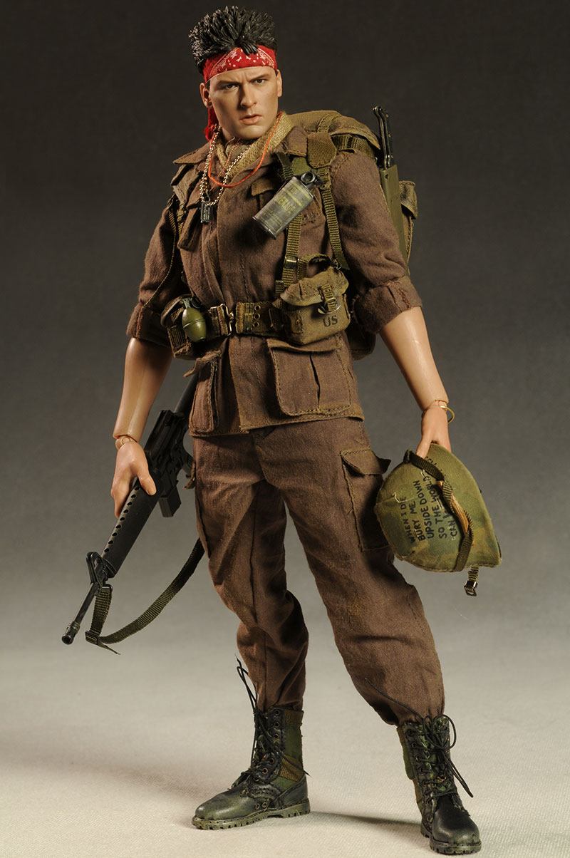 Platoon Chris Taylor Charlie Sheen action figure by Hot Toys