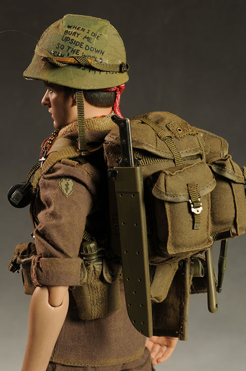 Platoon Chris Taylor Charlie Sheen action figure by Hot Toys