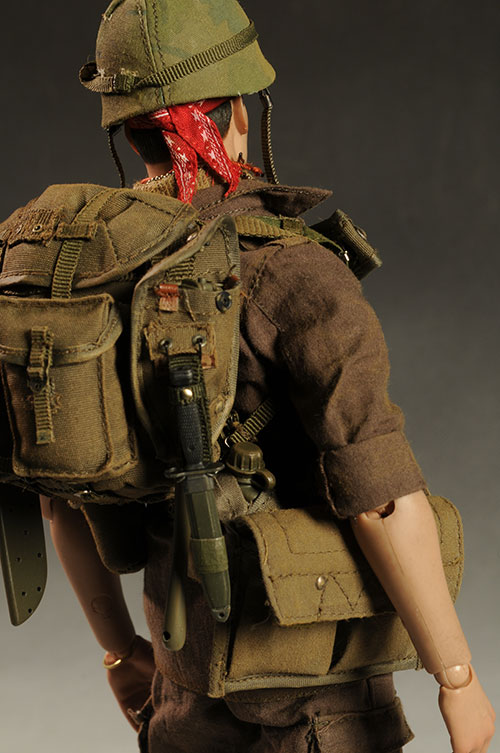 Platoon Chris Taylor Charlie Sheen action figure by Hot Toys