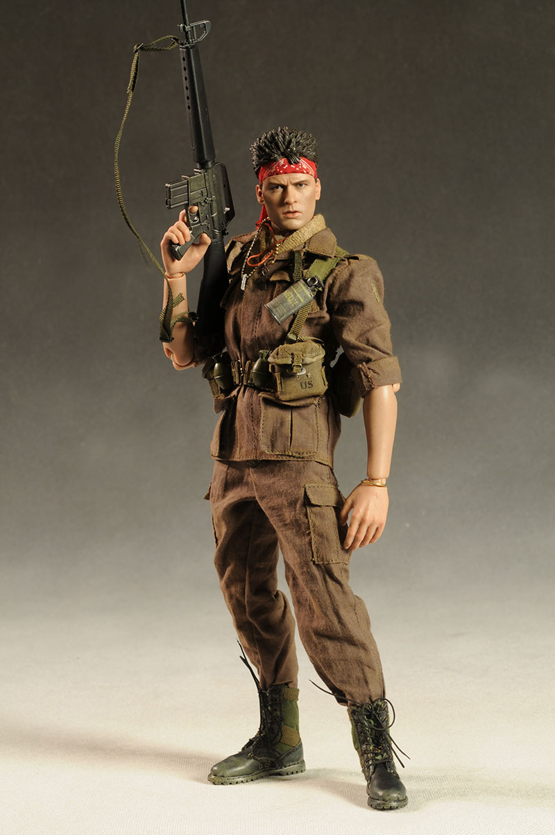 Platoon Chris Taylor Charlie Sheen action figure by Hot Toys