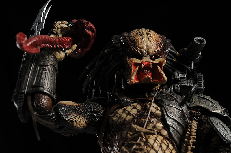 Predator sixth scale action figure by Hot Toys