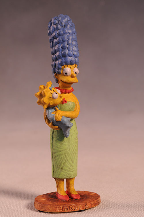 Marge and Maggie Simpson Syroco style Simpsons statue by Dark Horse Comics