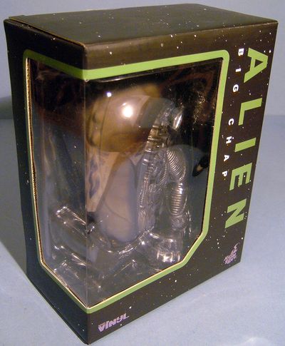 Alien Big Chap vinyl figure from Hot Toys
