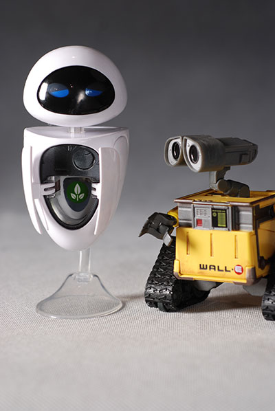 Wall-E and Eve deluxe action figures by Thinkway Toys