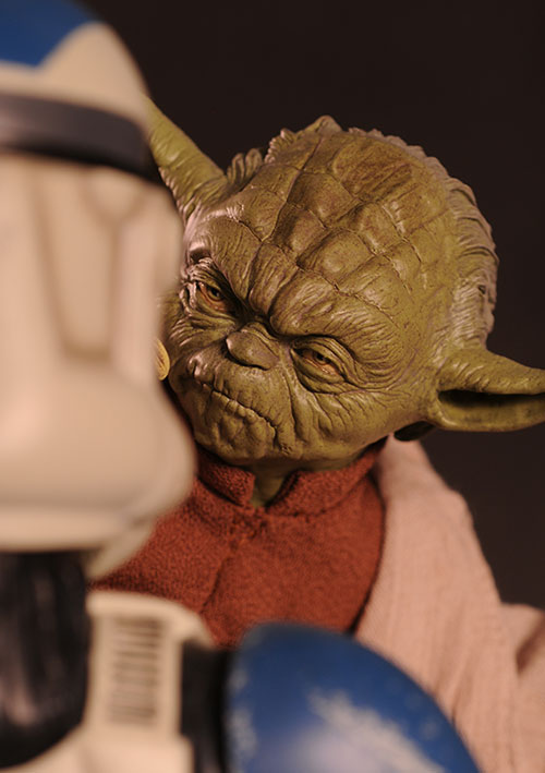 Yoda and Clone Trooper Premium Format statue by Sideshow Collectibles