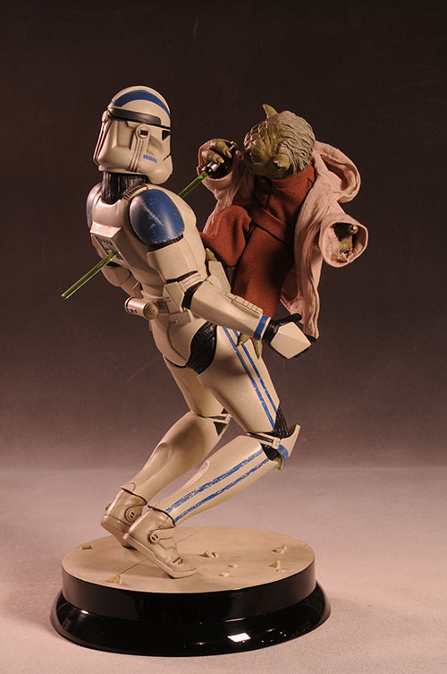 Yoda and Clone Trooper Premium Format statue by Sideshow Collectibles