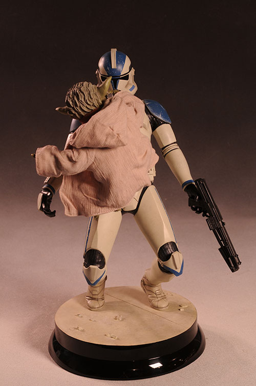 Yoda and Clone Trooper Premium Format statue by Sideshow Collectibles