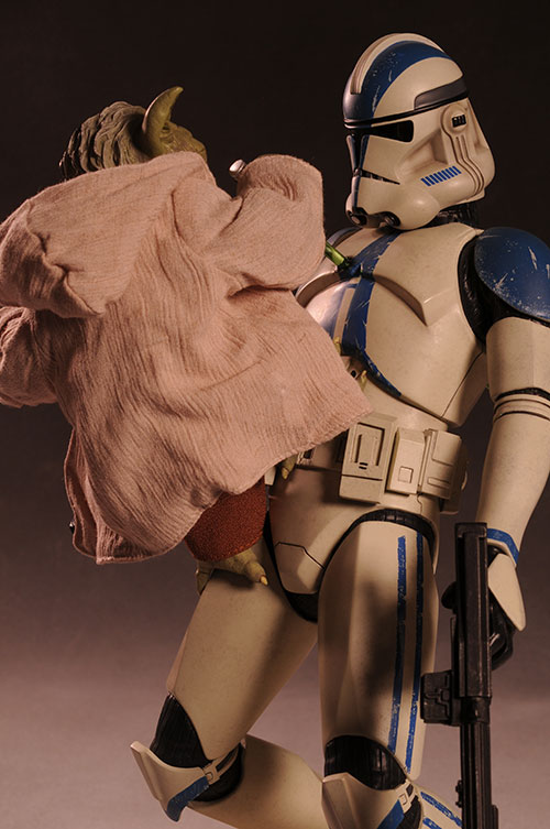 Yoda and Clone Trooper Premium Format statue by Sideshow Collectibles