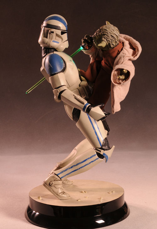 Yoda and Clone Trooper Premium Format statue by Sideshow Collectibles