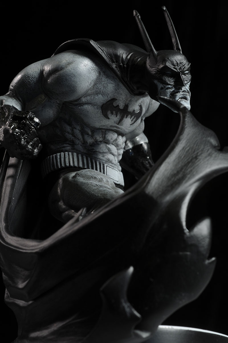 Batman Black & White Sam Kieth statue by DC Direct