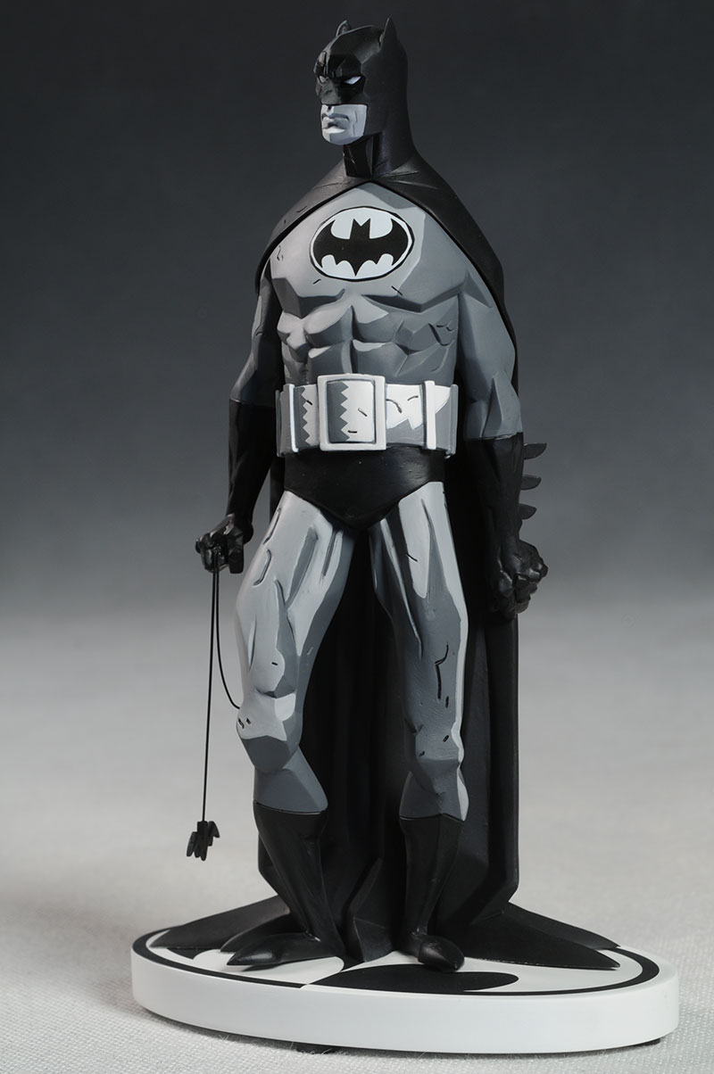 Review and photos of Batman Black & White Mike Mignola statue by DCD
