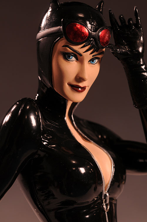 Cover Girls of the DCU Catwoman statue by DC Direct