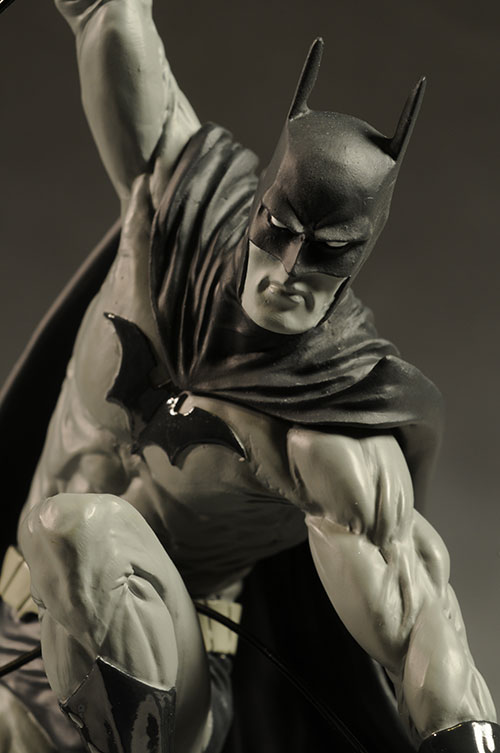 Review and photos of DC Direct Batman Black and White Tony Daniel statue