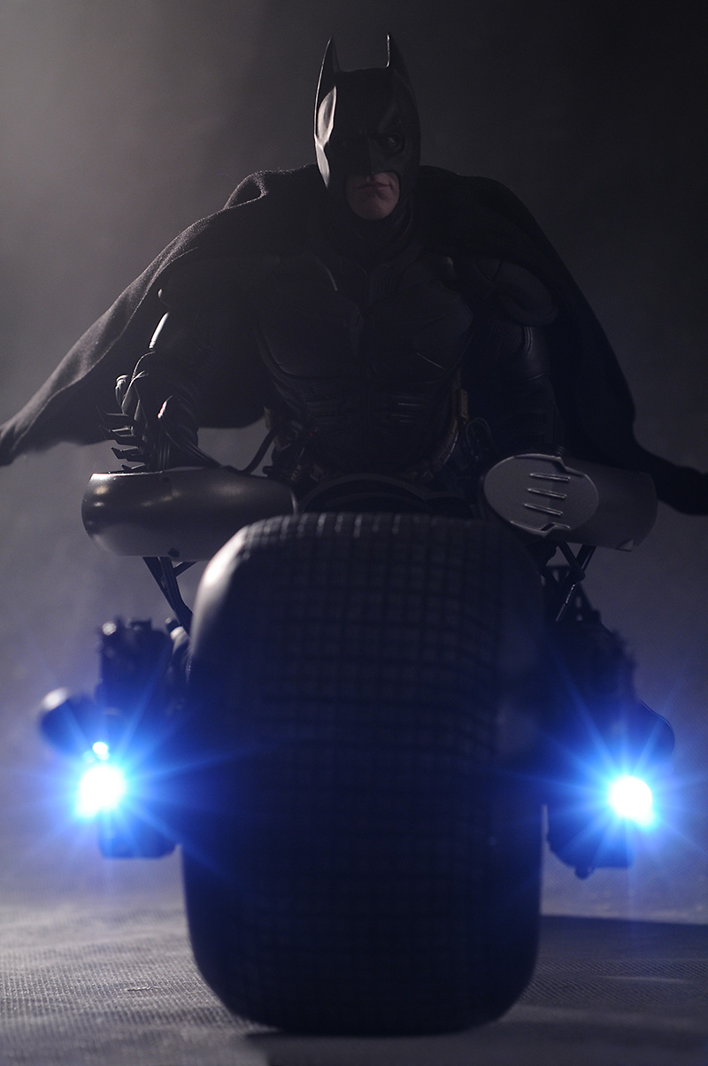 Dark Knight Batman Batpod 1/6th scale vehicle by Hot Toys