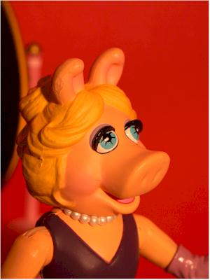 Muppets Miss Piggy action figure by Palisades