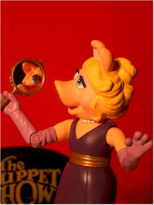 Muppets Miss Piggy action figure by Palisades