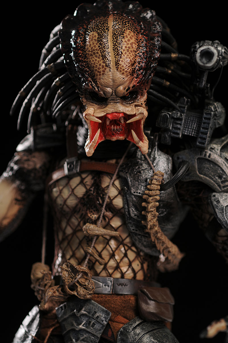 Predator sixth scale action figure by Hot Toys