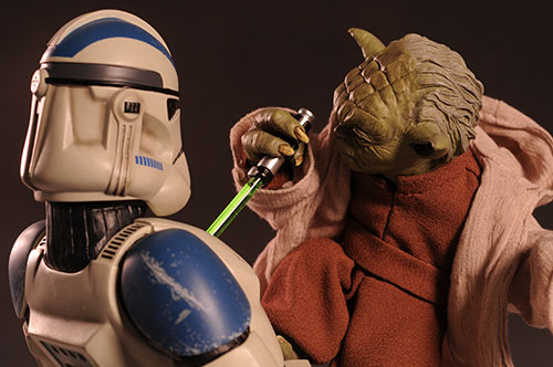 Star Wars Yoda vs Clone Trooper Premium Format statue by Sideshow Collectibles