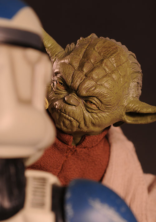 Star Wars Yoda vs Clone Trooper Premium Format statue by Sideshow Collectibles