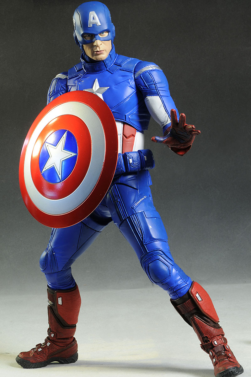 Avengers Captain Marvel 1/4 scale figure by NECA
