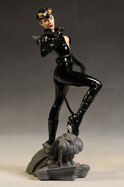 New 52 Cover Girls DCU Catwoman statue by DC Collectibles