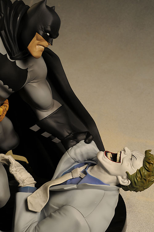 Hunt the Dark Knight Batman ArtFX statue by Kotobukiya