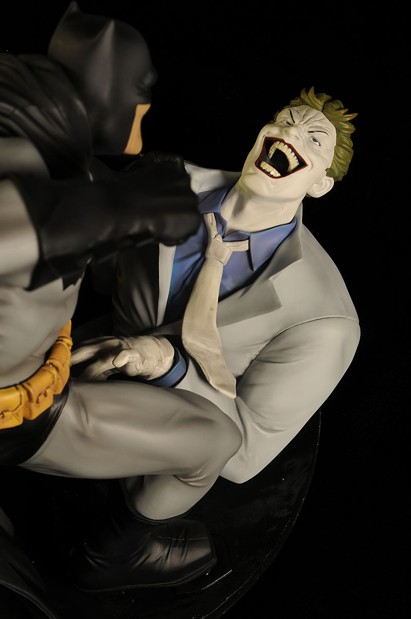 Hunt the Dark Knight Batman ArtFX statue by Kotobukiya