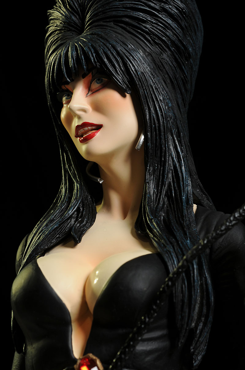 Elvira sixth scale statue by Tweeterhead