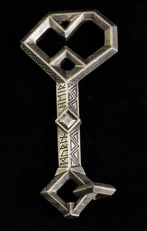 The Hobbit Key to Erebor prop replica by Weta