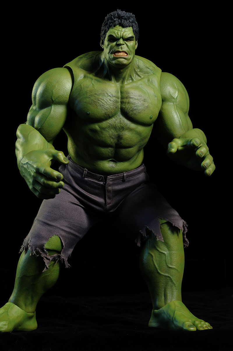 Avengers Hulk sixth scale action figure  by Hot Toys