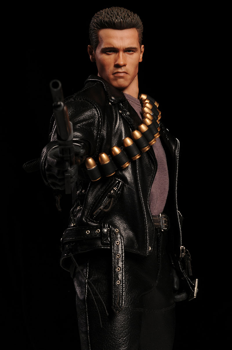 Review and photos of Terminator 2 T-800 DX10 action figure by Hot Toys