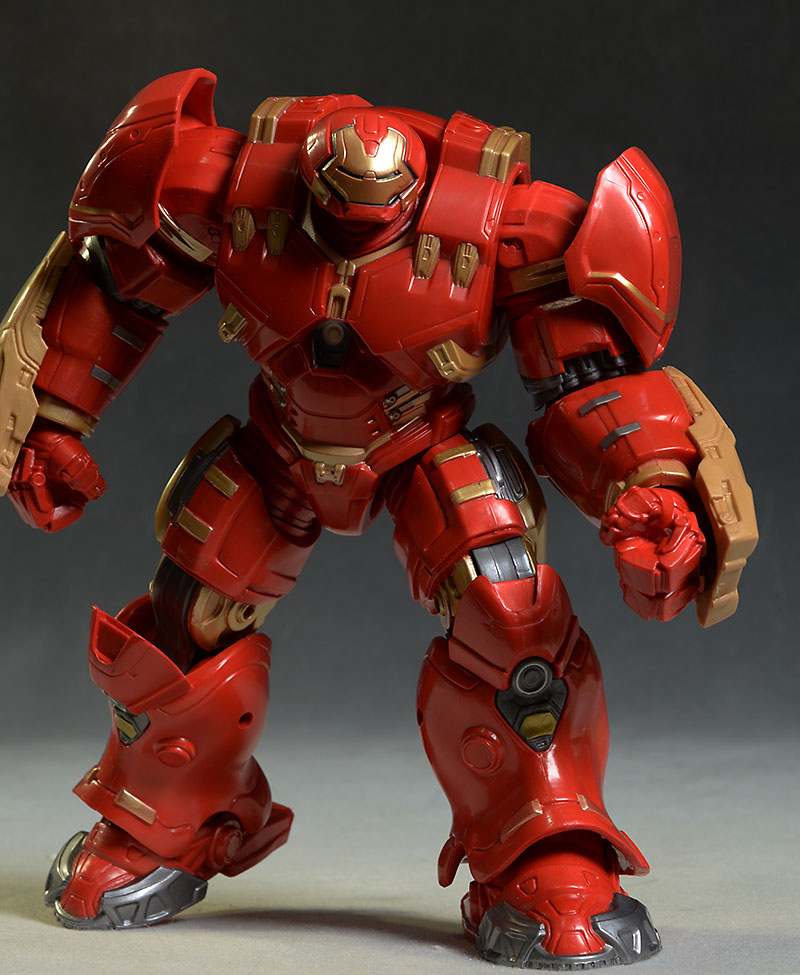Review and photos of Marvel Legends Hulkbuster action