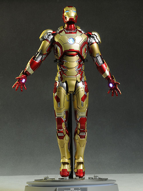 Hot Toys Iron Man MK XXLII die cast action figure