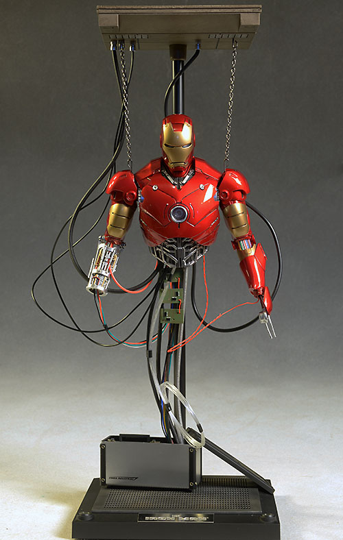 Iron Man MKIII Construction Diorama by Hot Toys