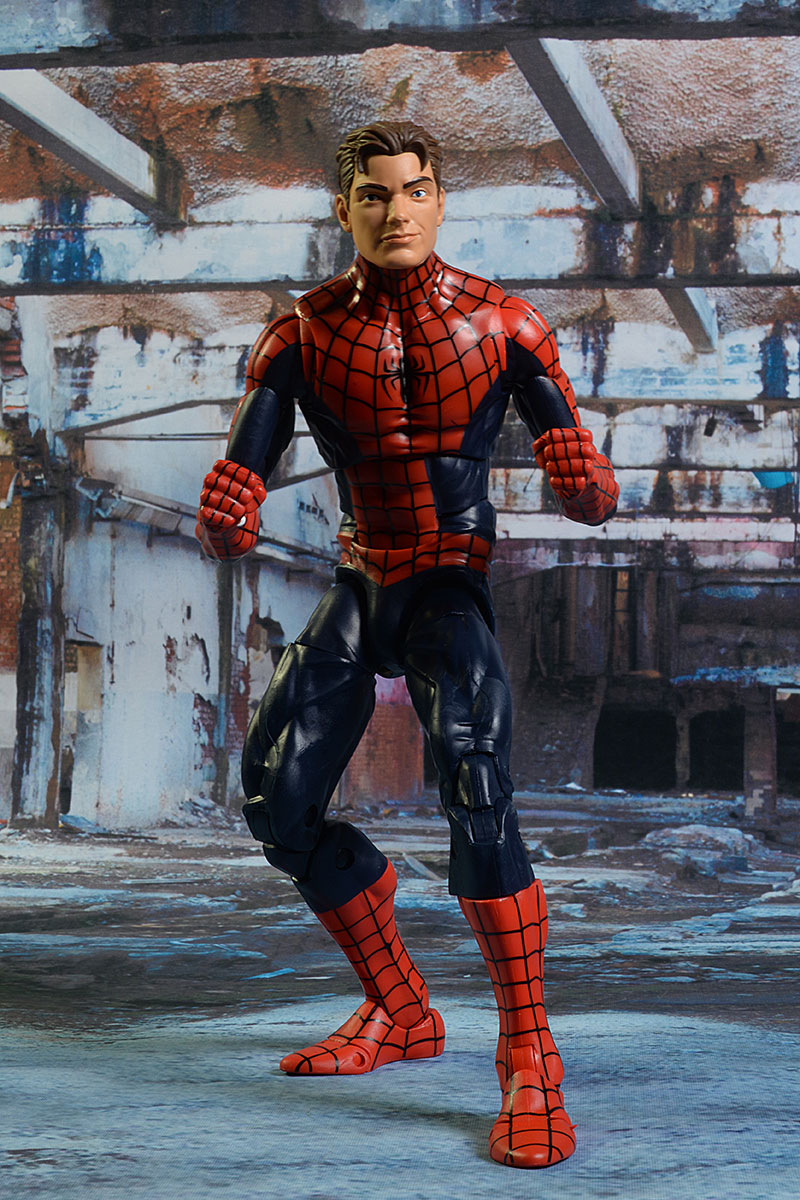 Review and photos of Hasbro Spiderman Marvel Legends 12