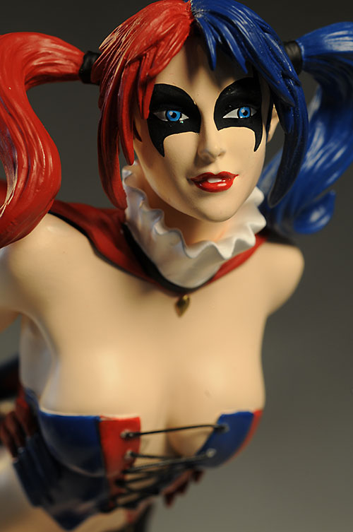 Cover Girls DCU Harley Quinn statue by DC Collectibles