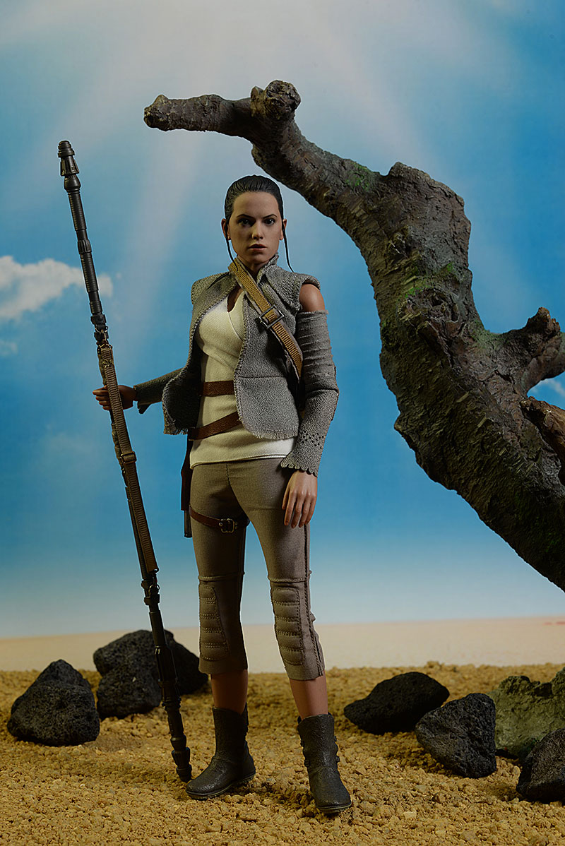 Rey Resistance Outfit Star Wars Force Awakens Sixth Scale action figure by Hot Toys
