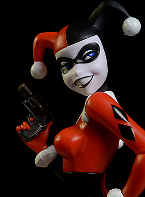 Review and photos of Harley Quinn BTAS Batman Animated Series ArtFX+ statue