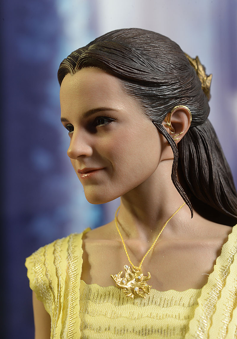 Belle Beauty and the Beast sixth scale action figure by hot Toys