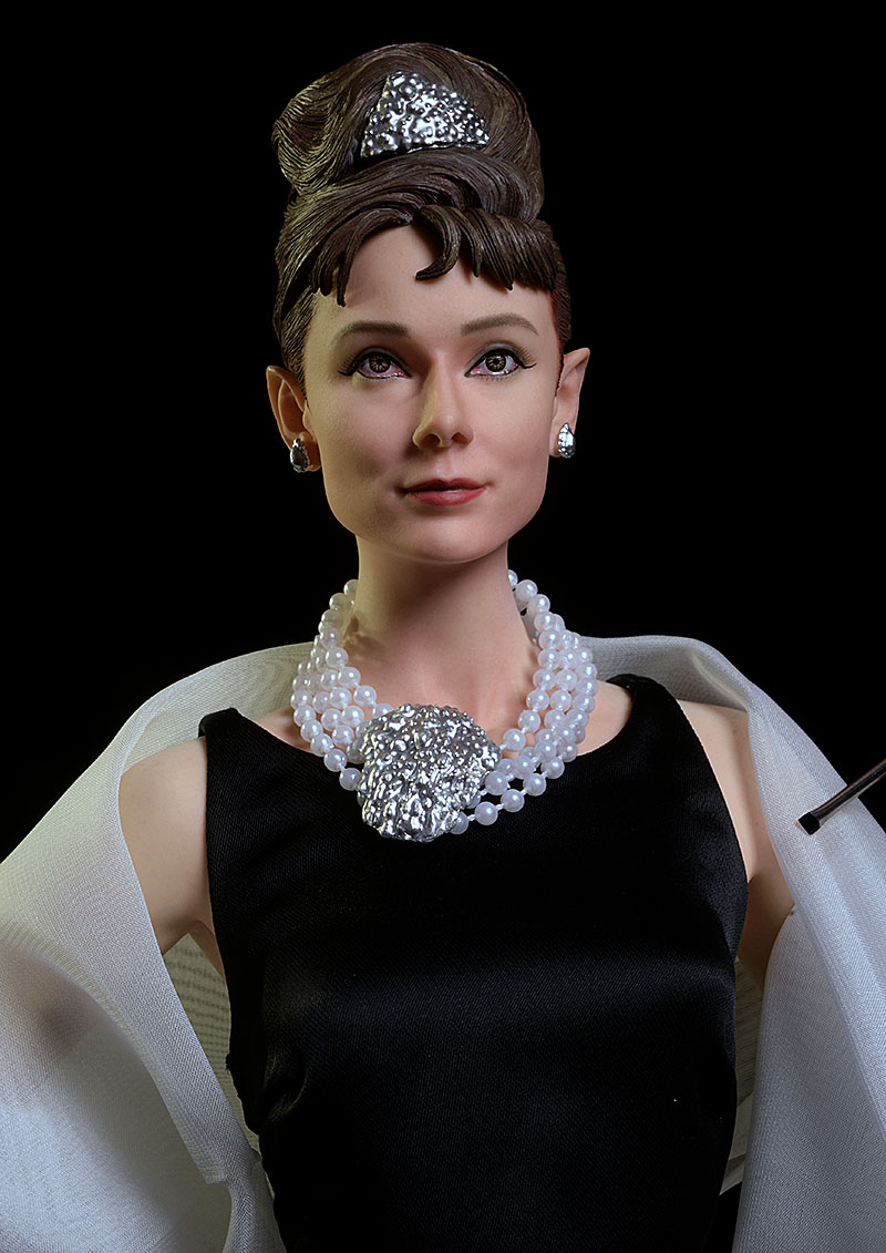 Holly Golightly Breakfast at Tiffany's statue by Star Ace